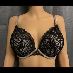 Victoria’s Secret push-up bra. Size 34DDD.
